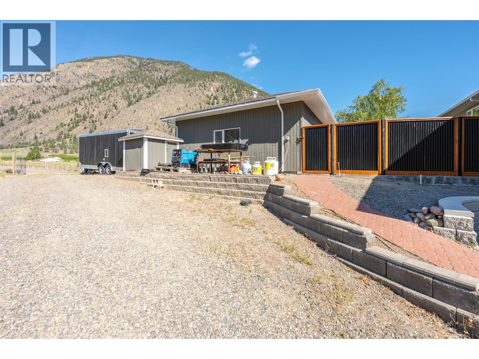 101 2nd Avenue, Keremeos