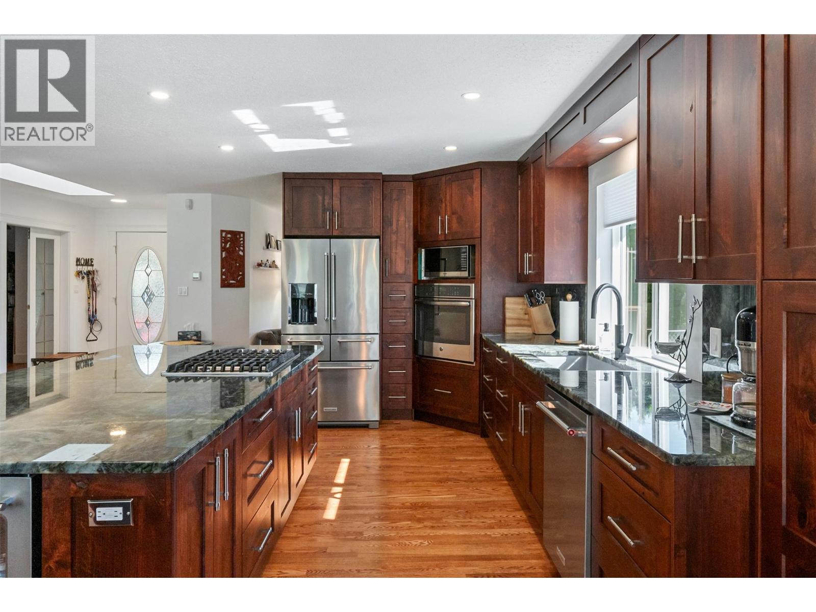 101 2nd Avenue, Keremeos