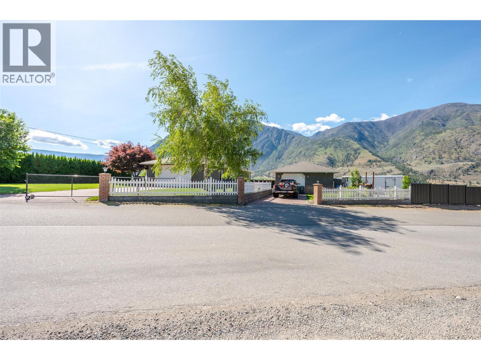 101 2nd Avenue, Keremeos