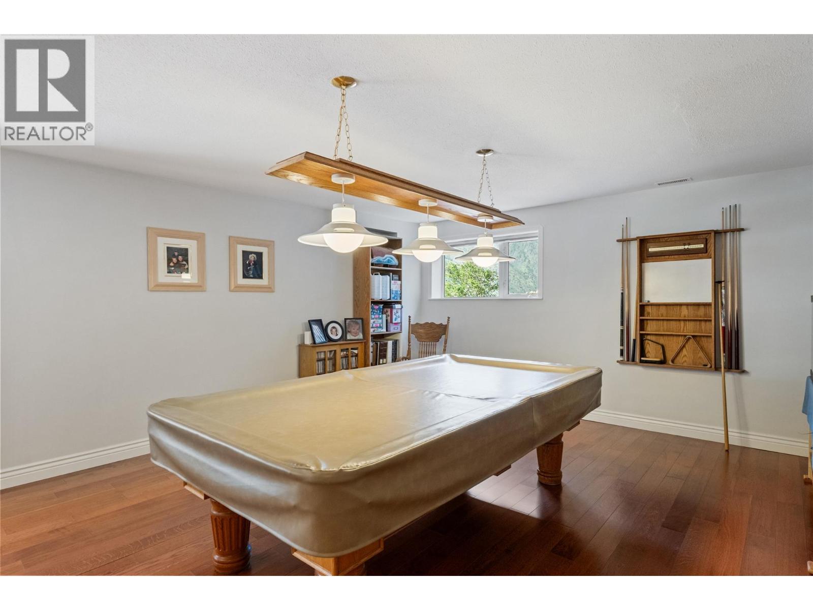 101 2nd Avenue, Keremeos