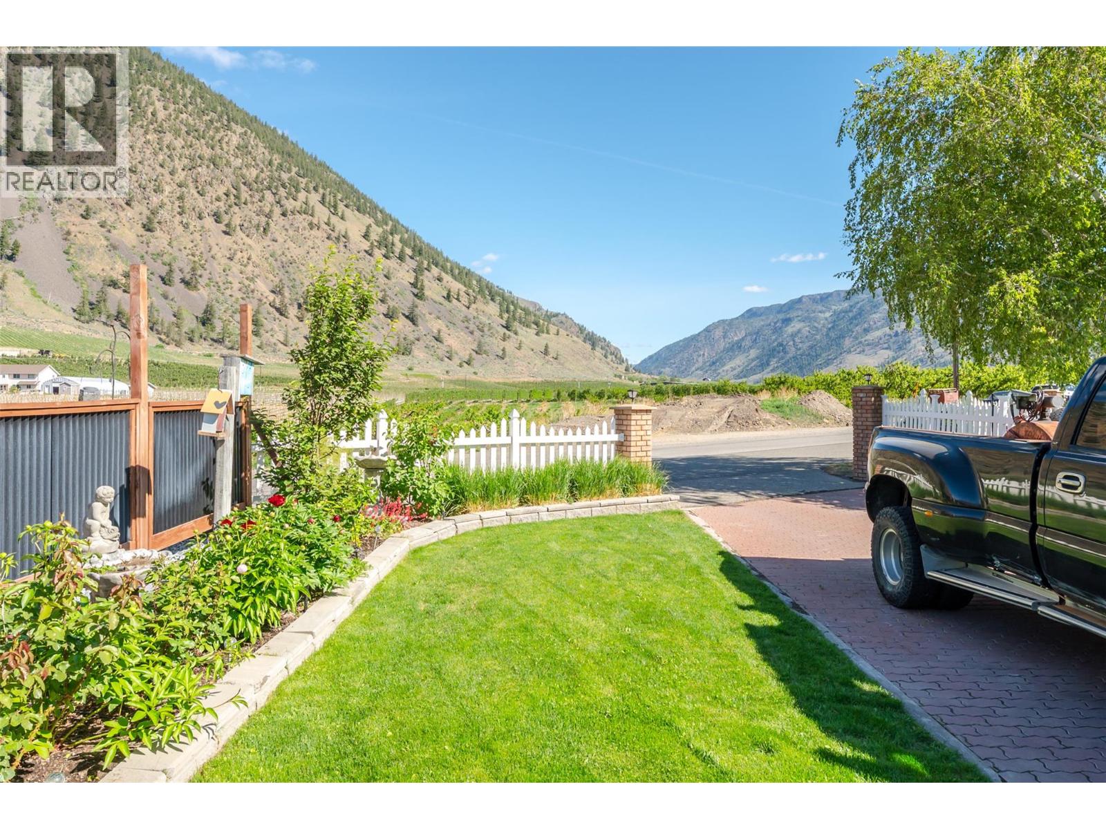 101 2nd Avenue, Keremeos