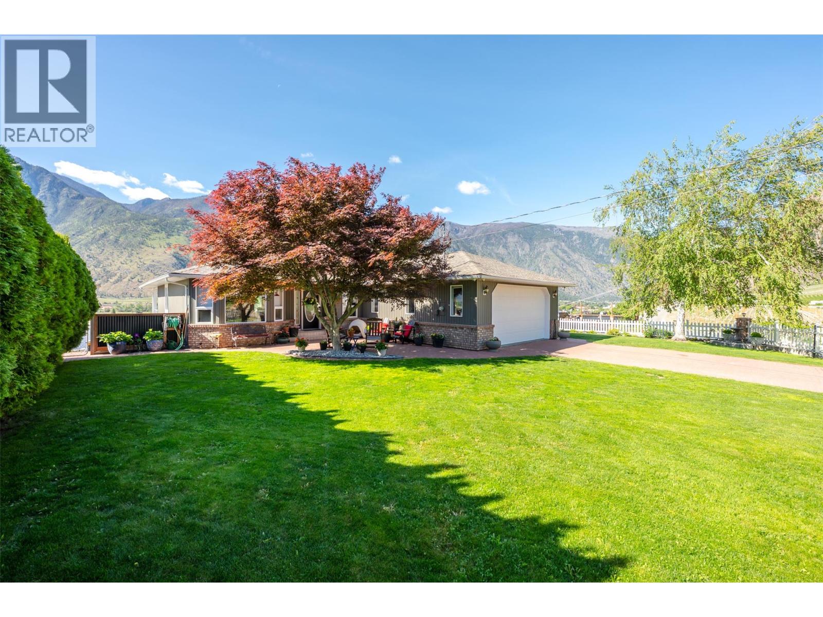 101 2nd Avenue, Keremeos