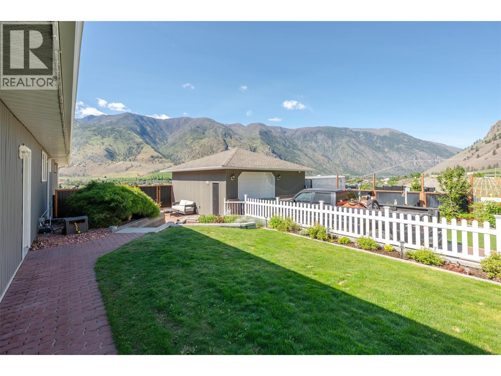 101 2nd Avenue, Keremeos