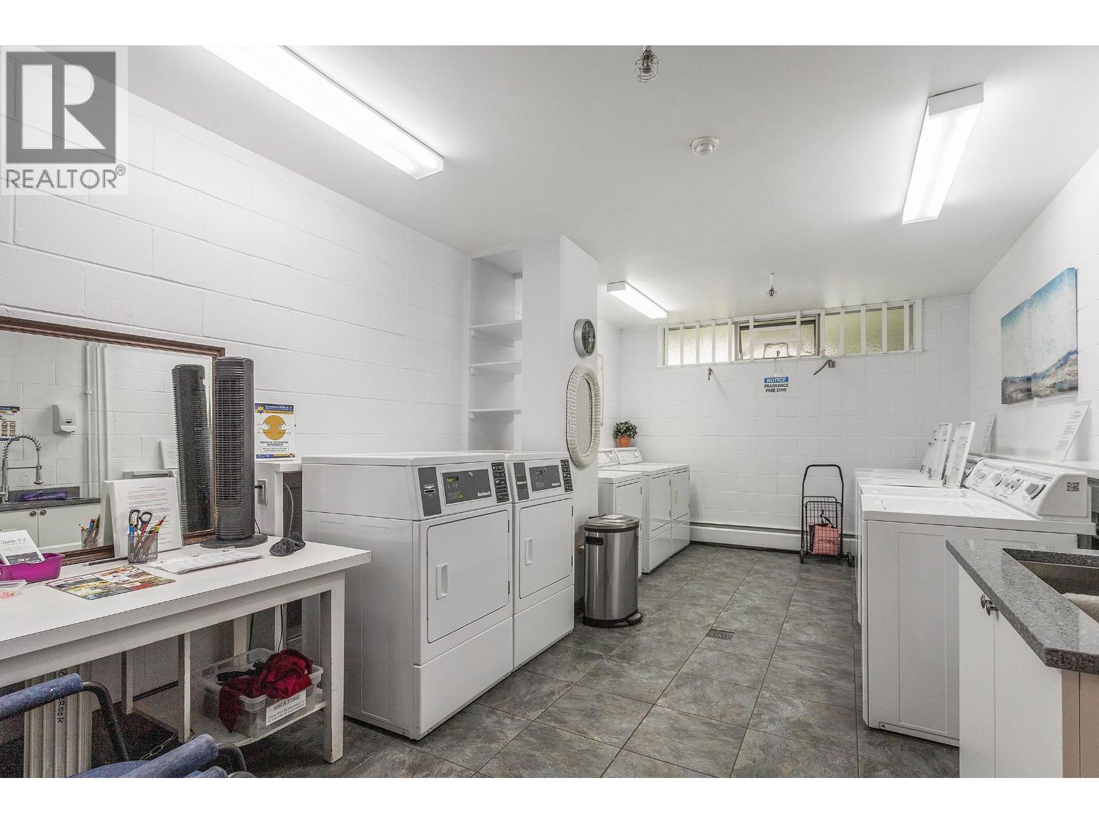 404 1425 ESQUIMALT AVENUE, West Vancouver