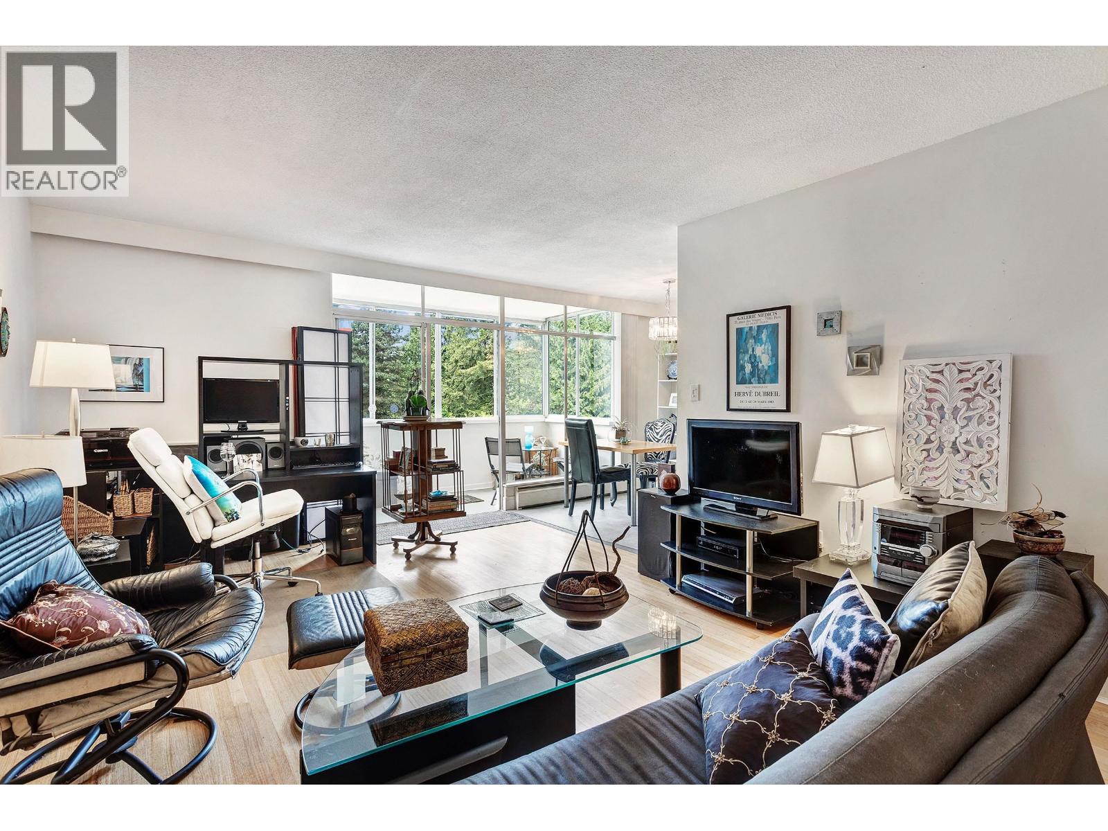 404 1425 ESQUIMALT AVENUE, West Vancouver
