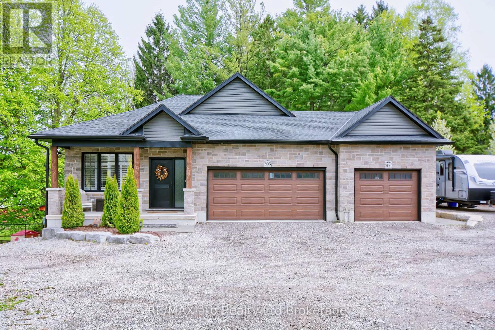 305 ROBINSON STREET - 1