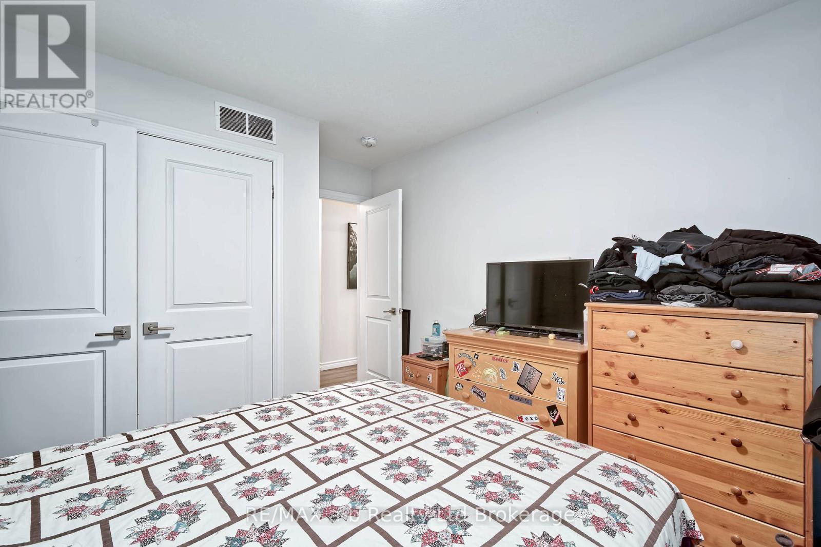 305 ROBINSON STREET - 16
