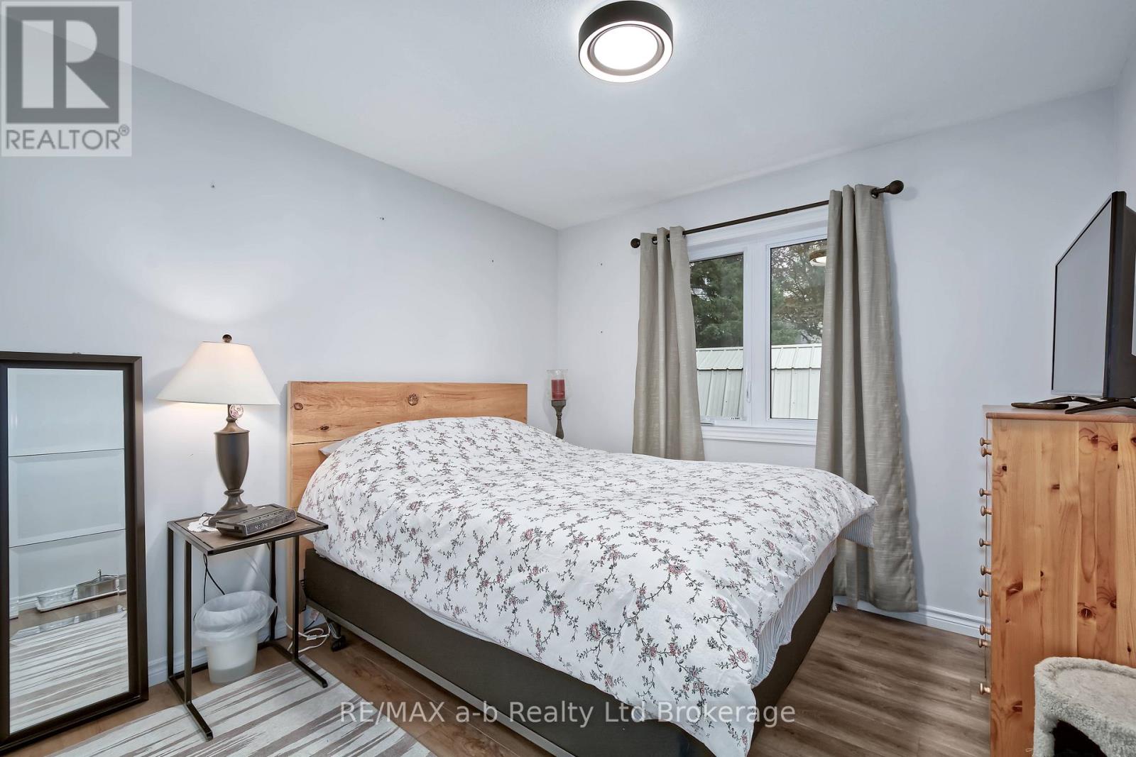 305 ROBINSON STREET - 17