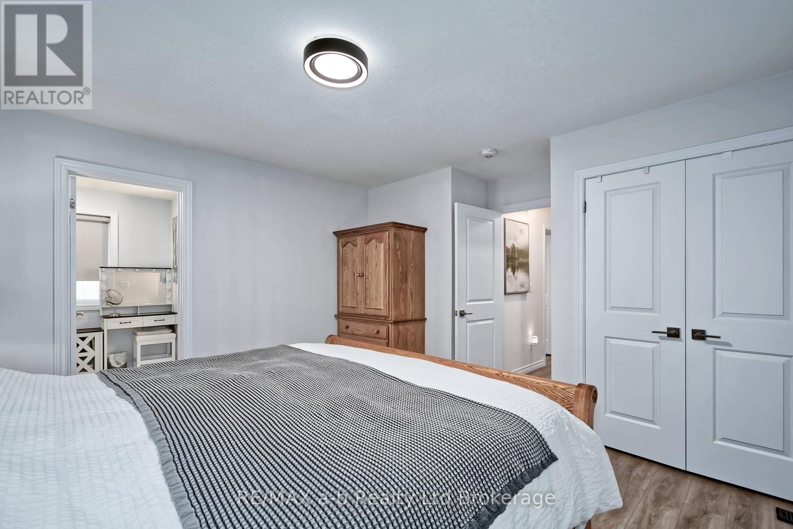 305 ROBINSON STREET - 20
