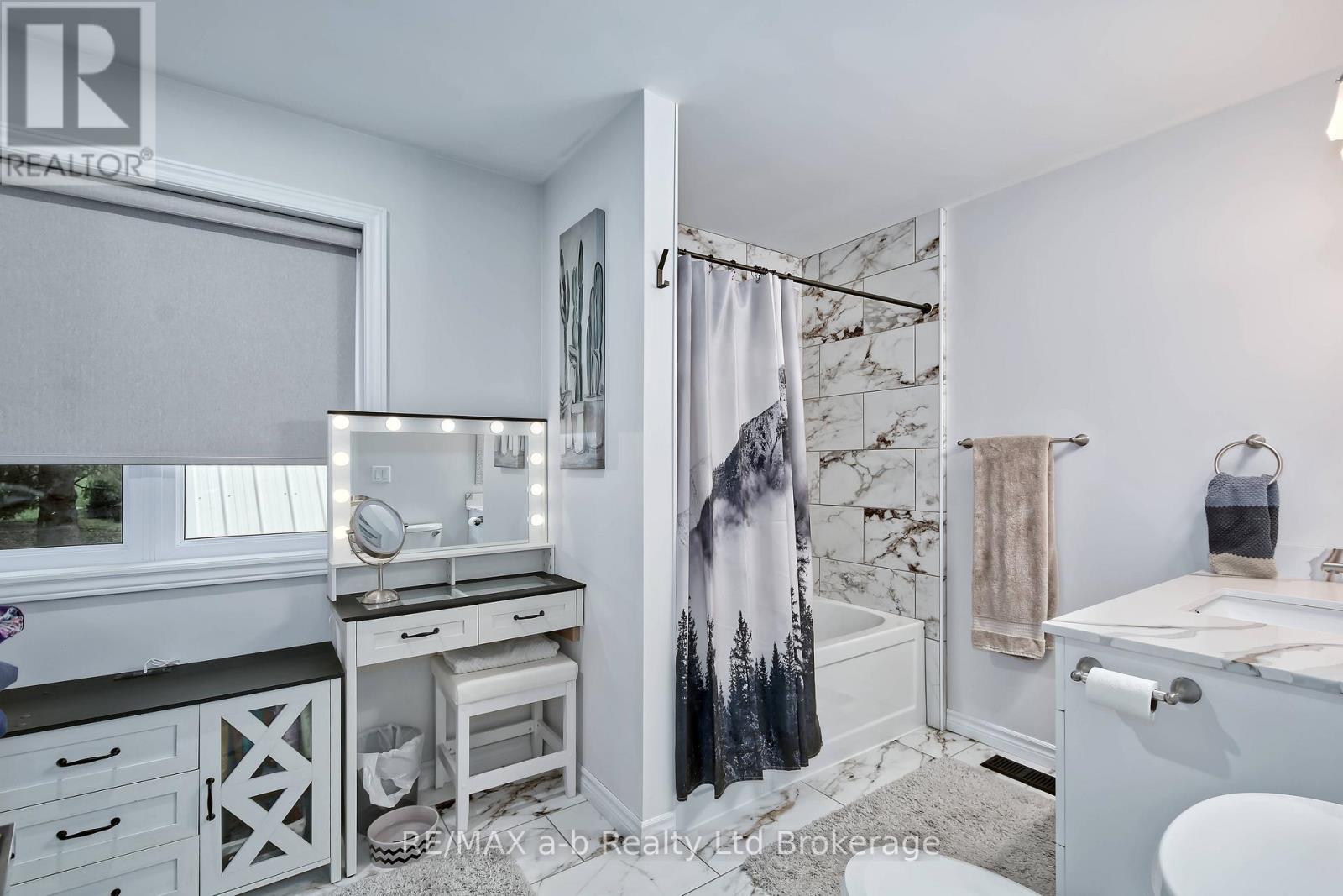 305 ROBINSON STREET - 21