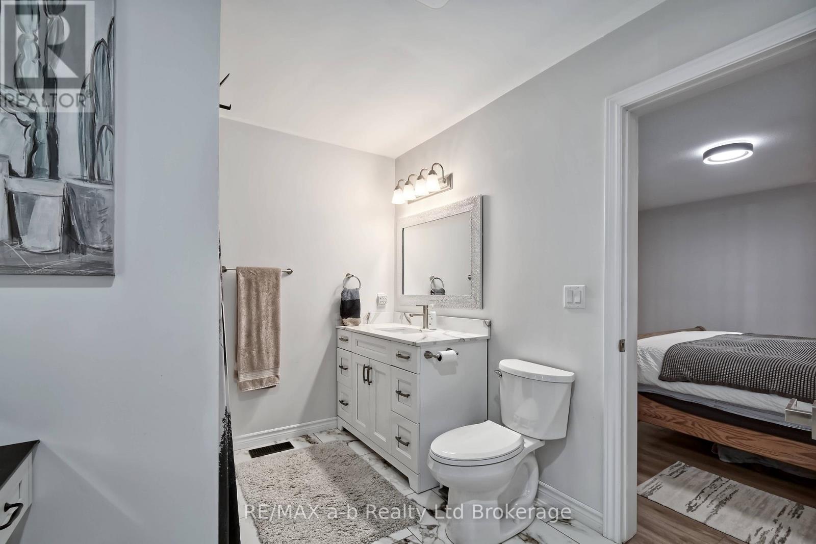 305 ROBINSON STREET - 22