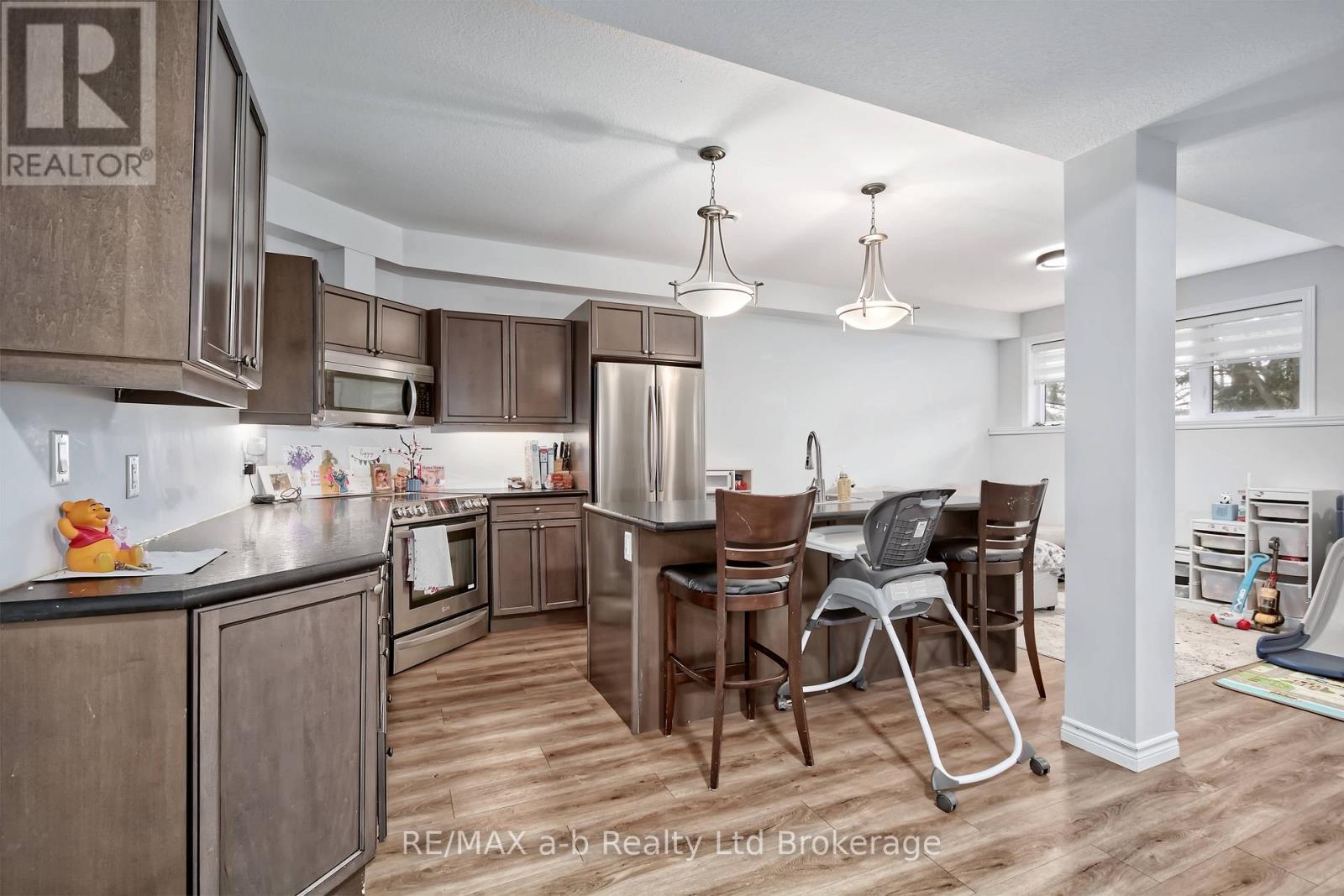 305 ROBINSON STREET - 27