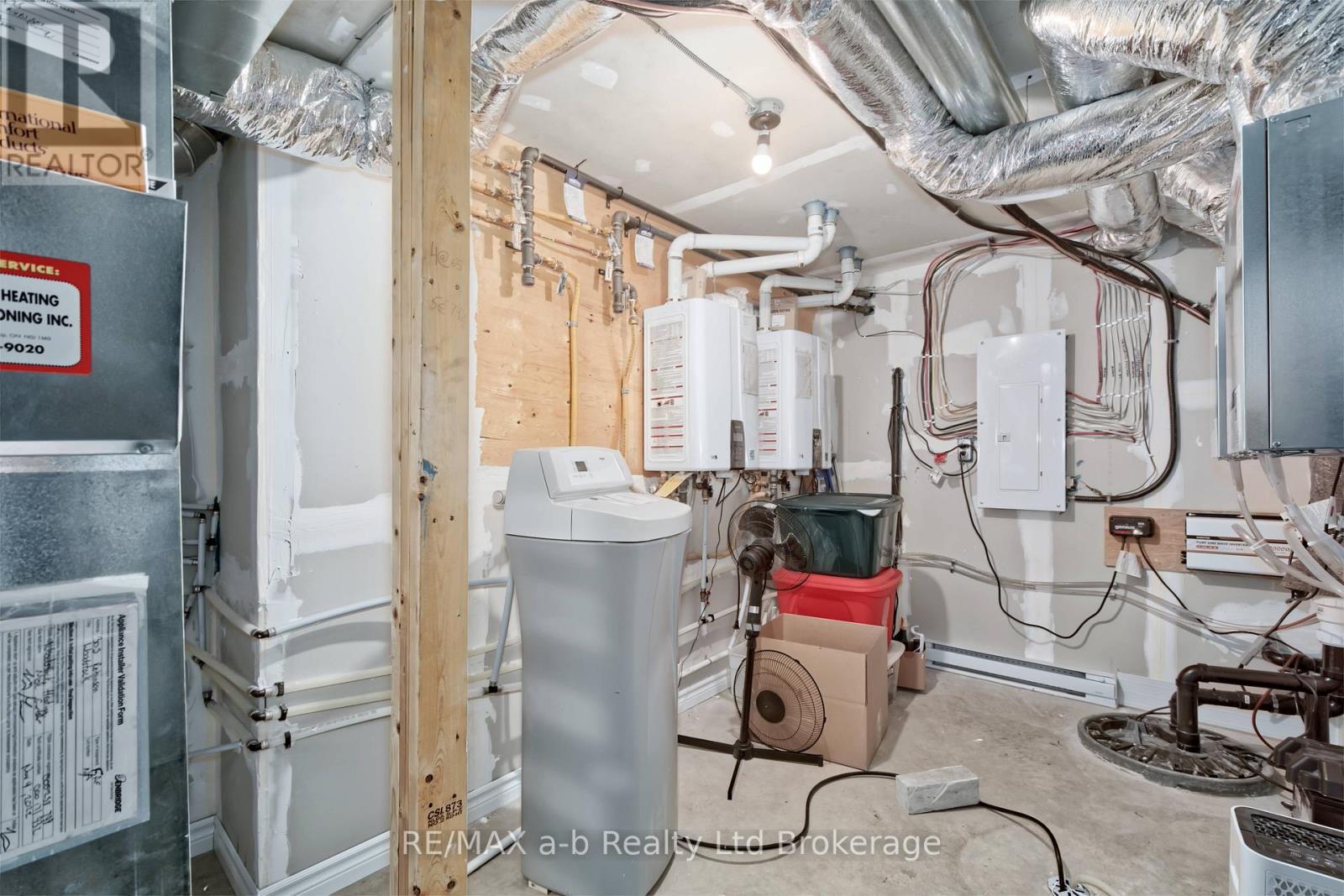 305 ROBINSON STREET - 36