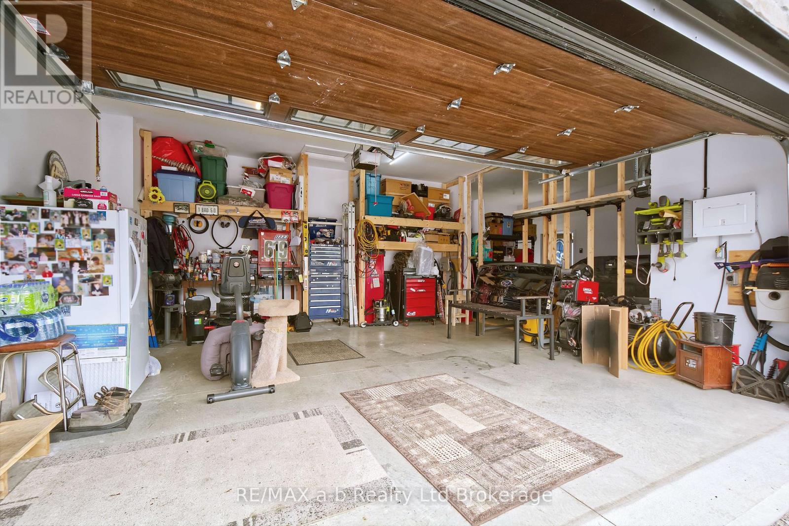 305 ROBINSON STREET - 37