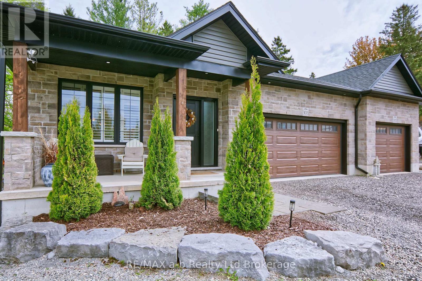 305 ROBINSON STREET - 4