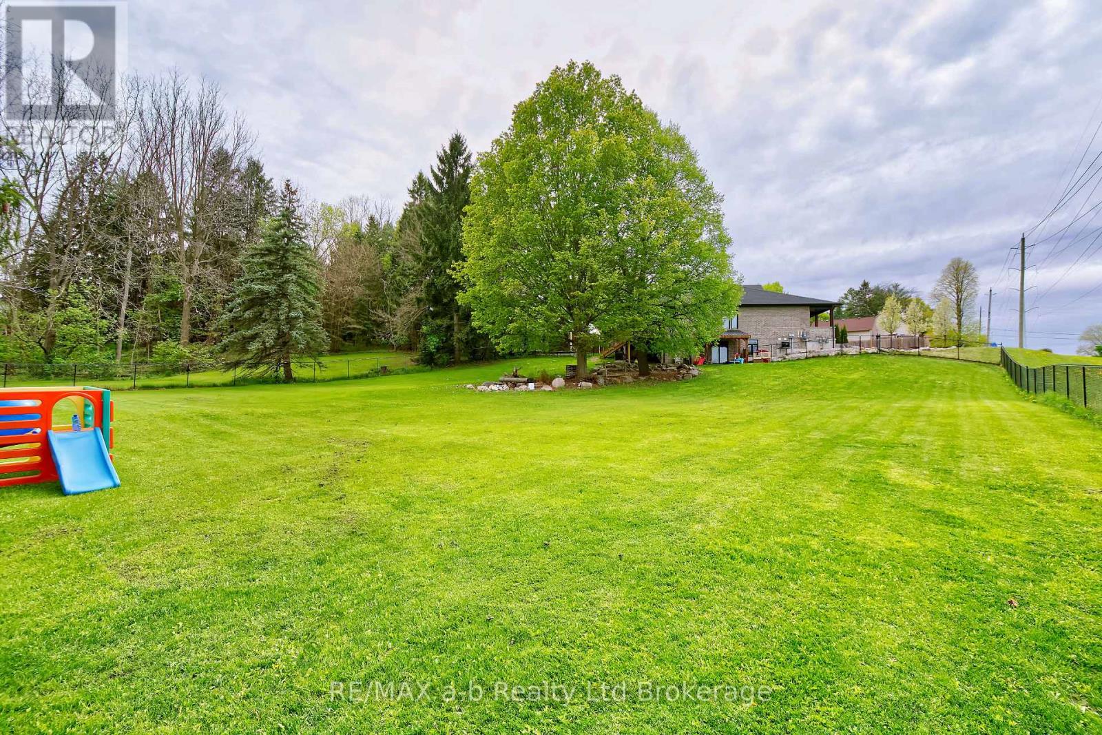 305 ROBINSON STREET - 41