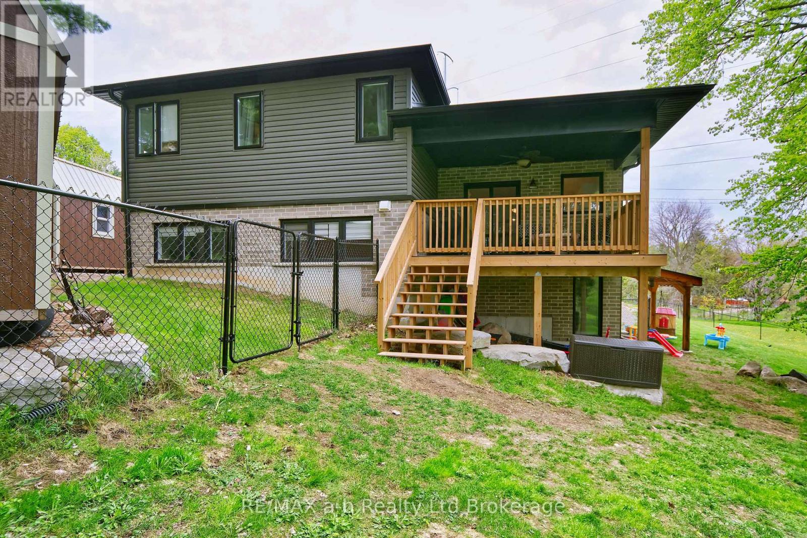 305 ROBINSON STREET - 43