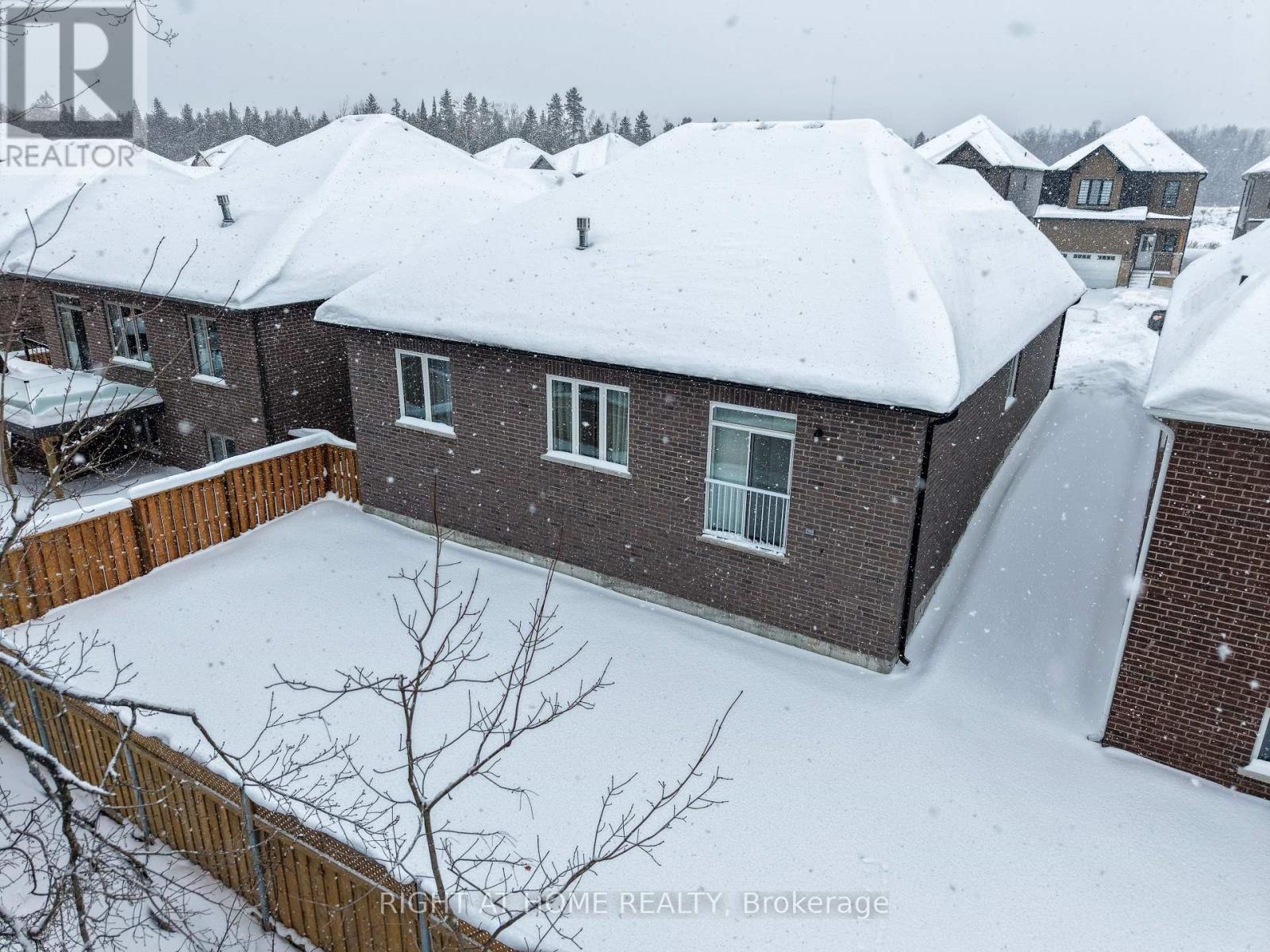 19 HILLCROFT WAY - 26