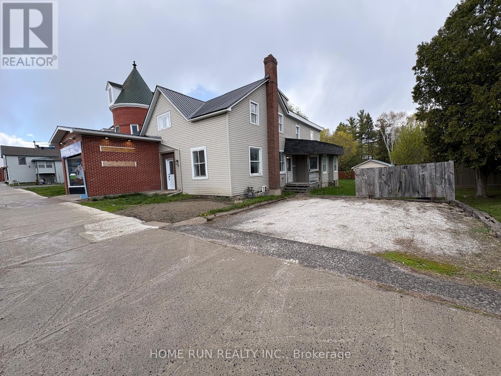 4 Bed, 1 Bath House for Rent in Arnprior – 47 MADAWASKA STREET, Arnprior – MLS# X13131542 - Image 2