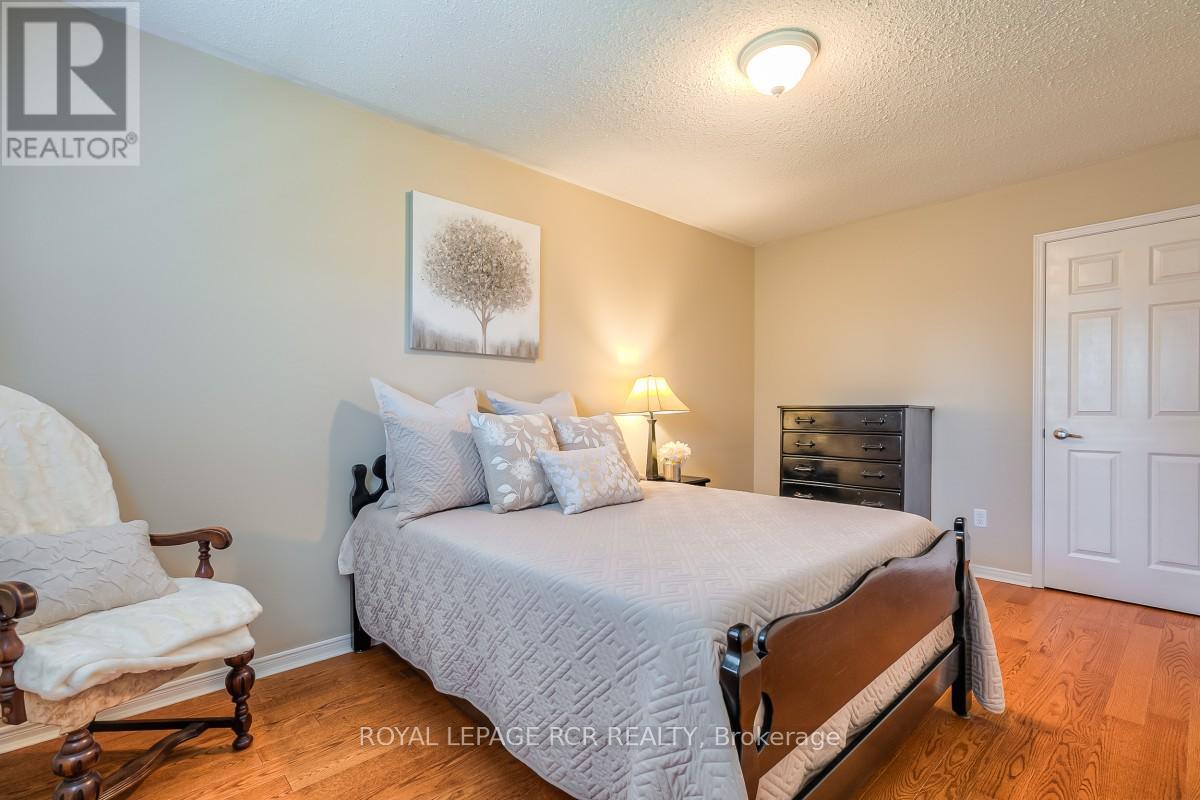 582 MILLARD STREET - 26