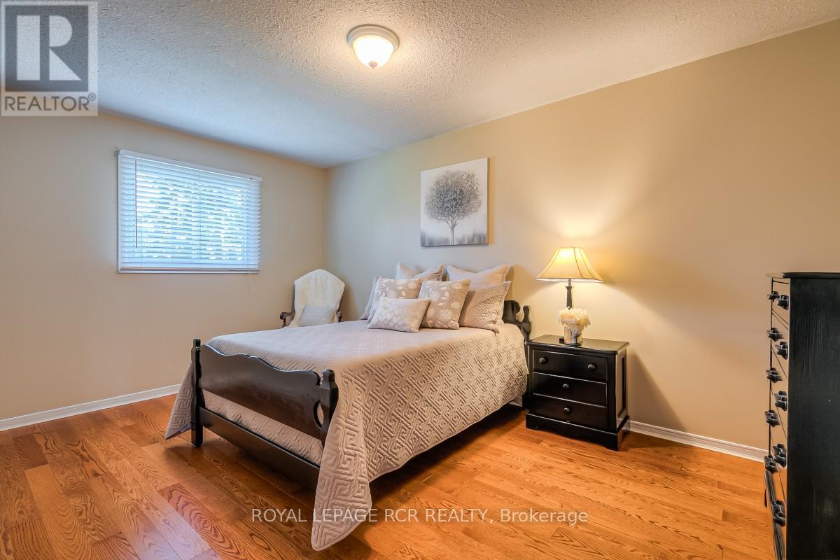 582 MILLARD STREET - 25