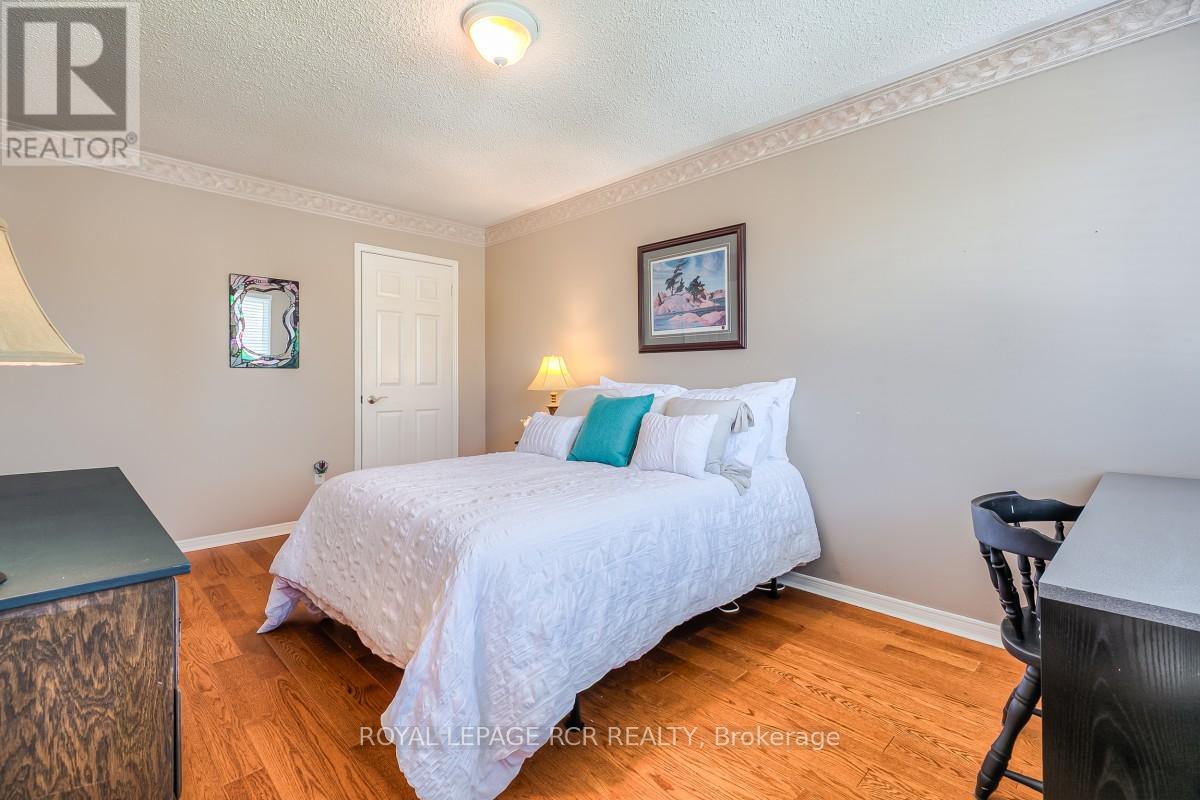 582 MILLARD STREET - 24