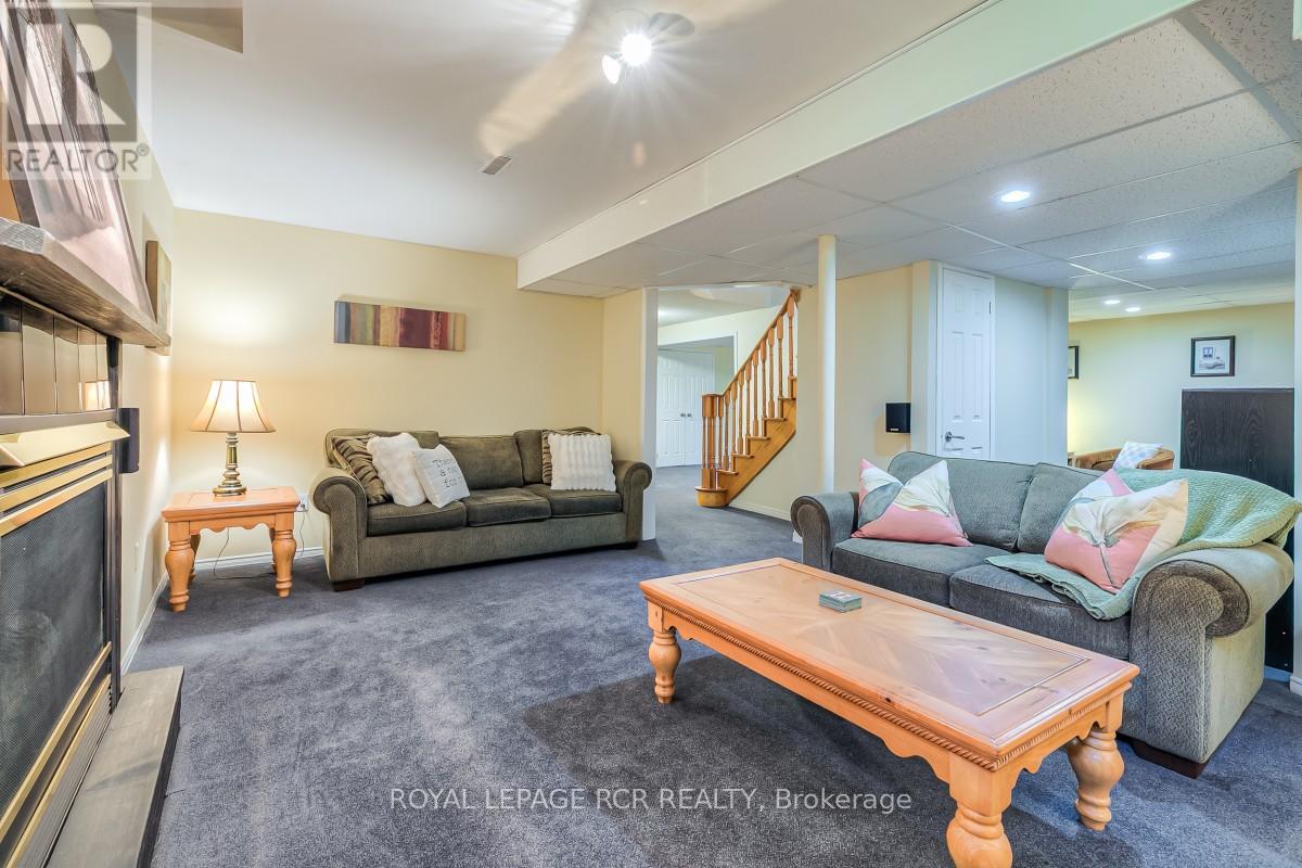 582 MILLARD STREET - 32