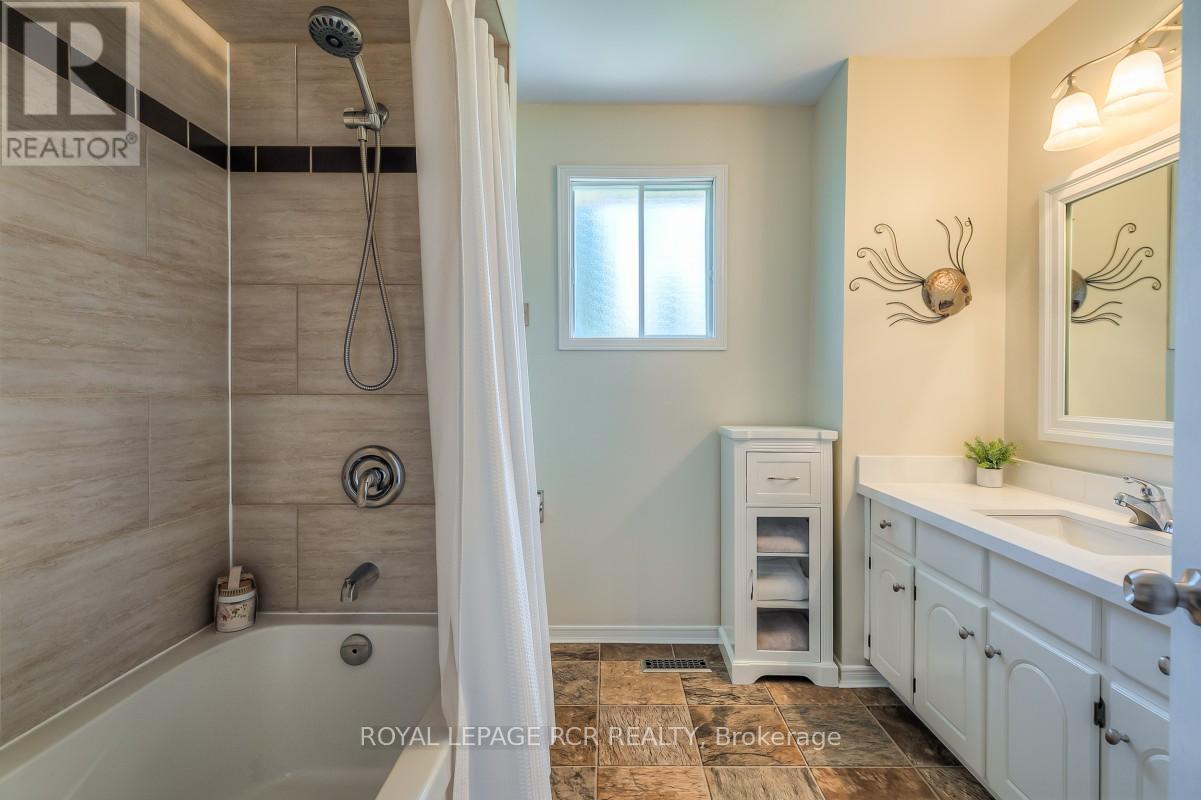 582 MILLARD STREET - 29