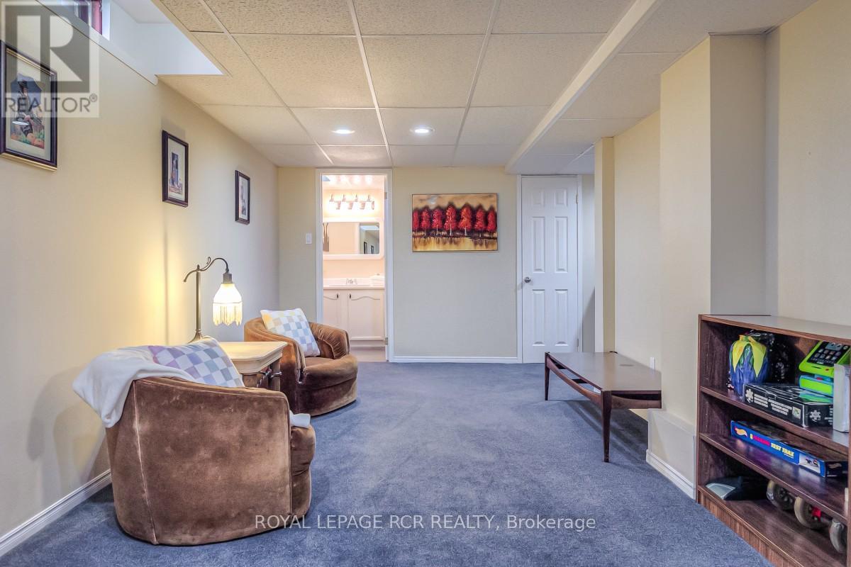 582 MILLARD STREET - 33