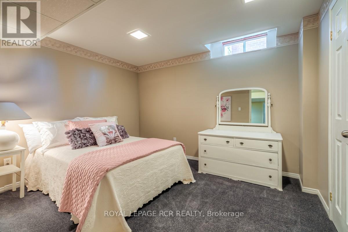 582 MILLARD STREET - 35