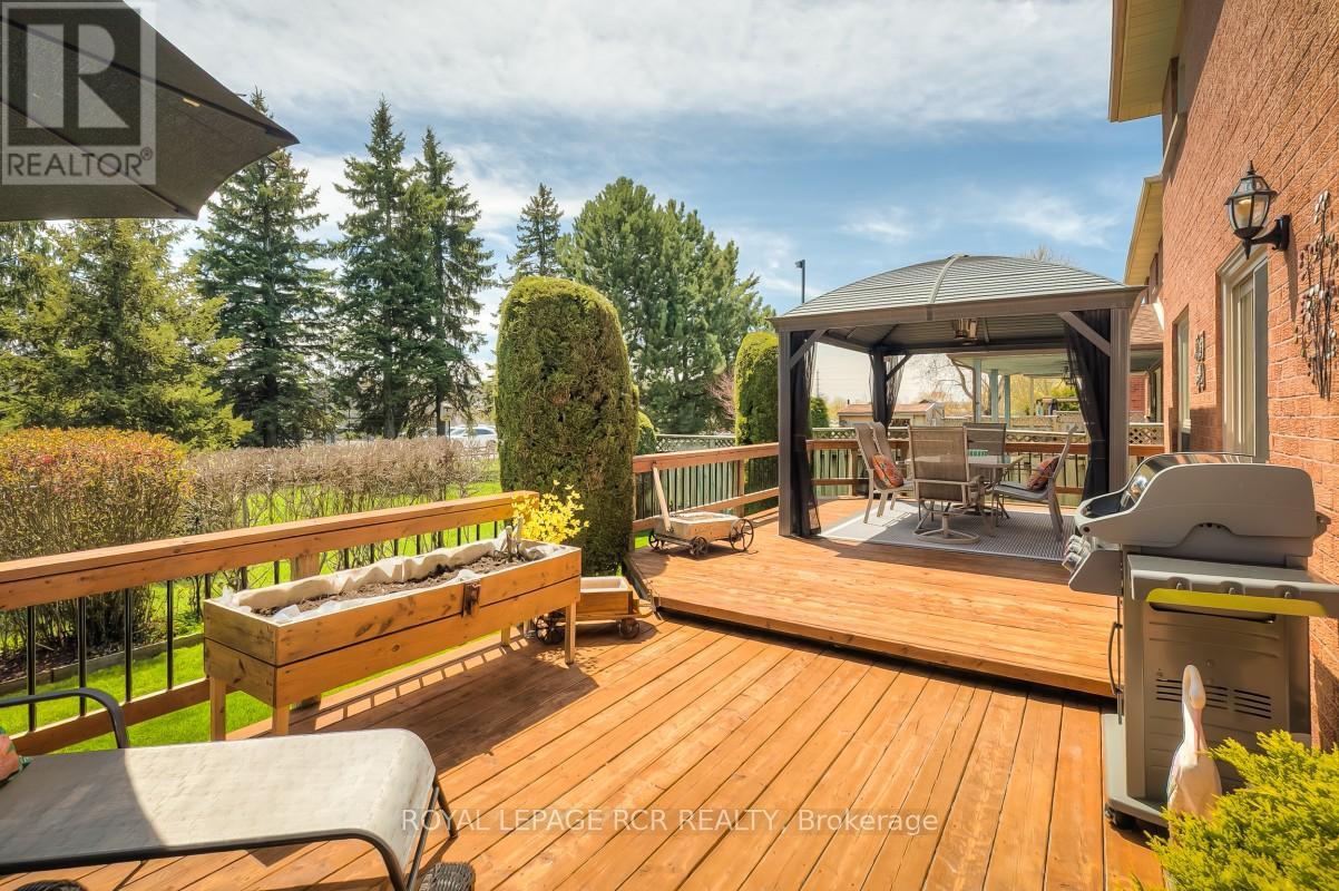 582 MILLARD STREET - 40