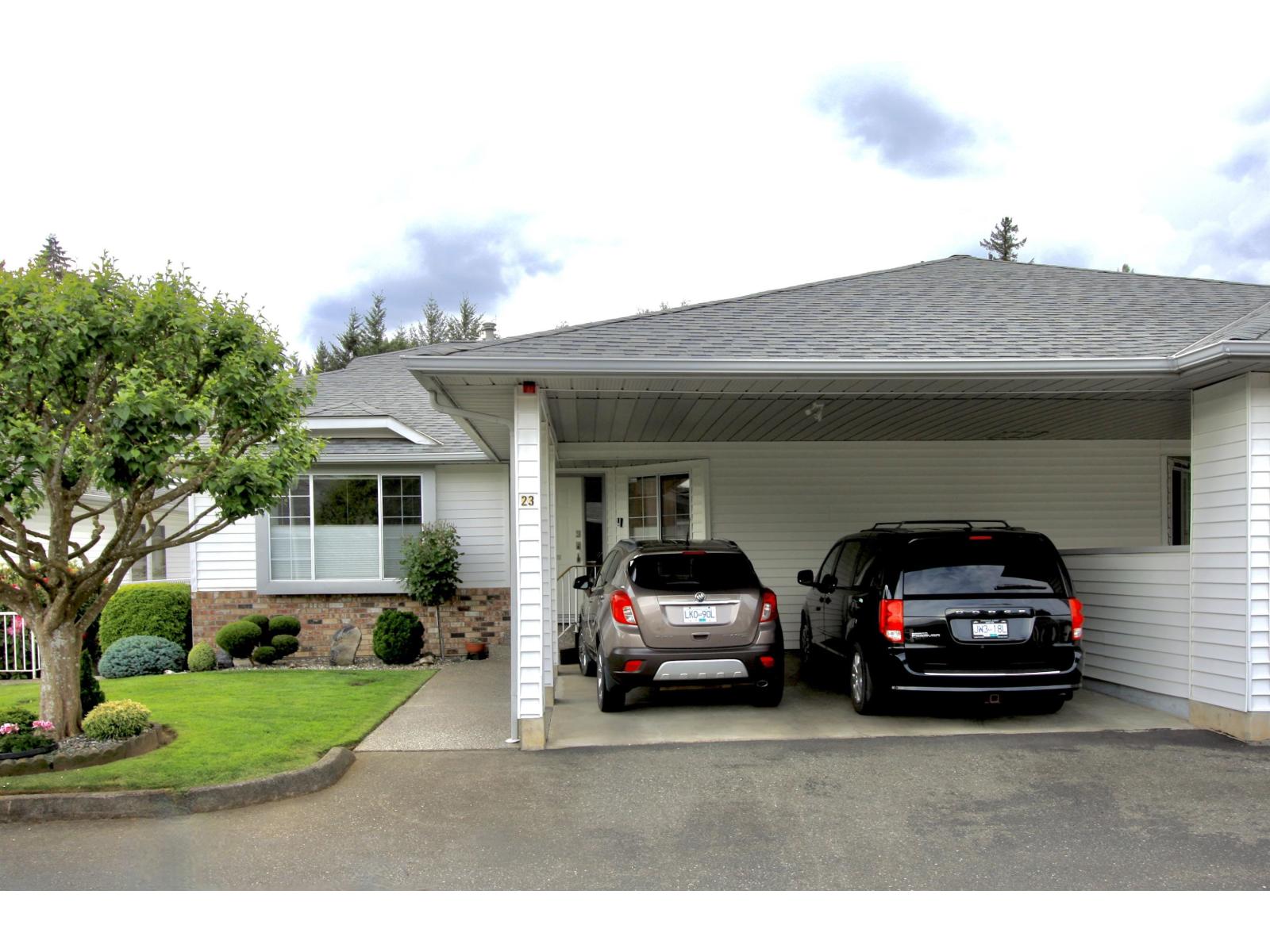 23 3055 TRAFALGAR Street - photo 2