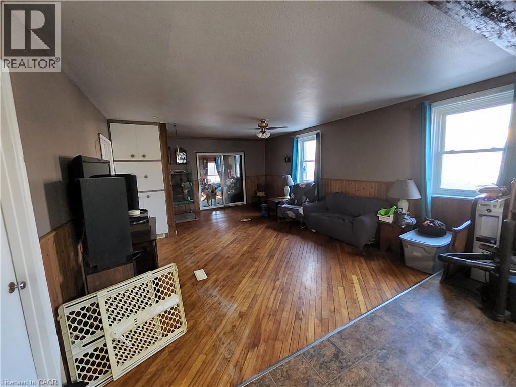 740 HILLCREST Road - 4