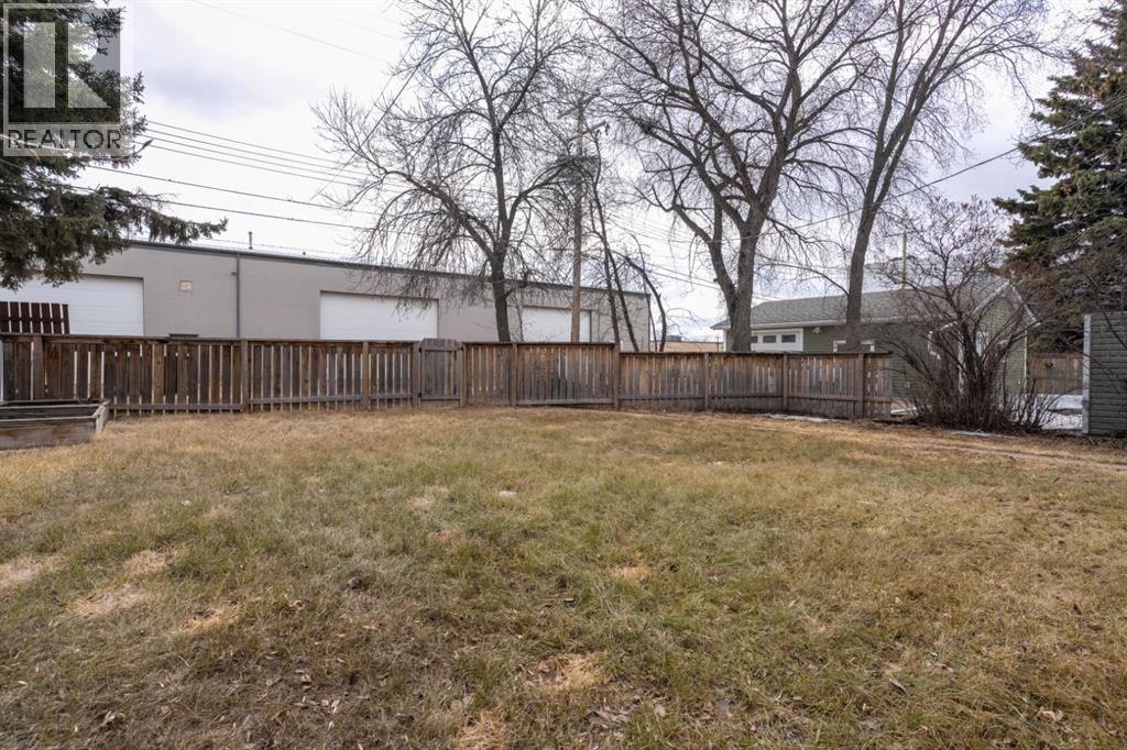 5015 52A Street - 25