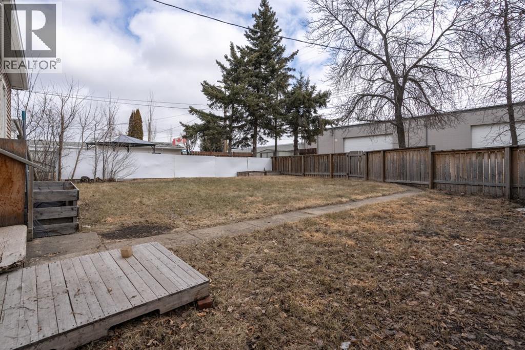 5015 52A Street - 23