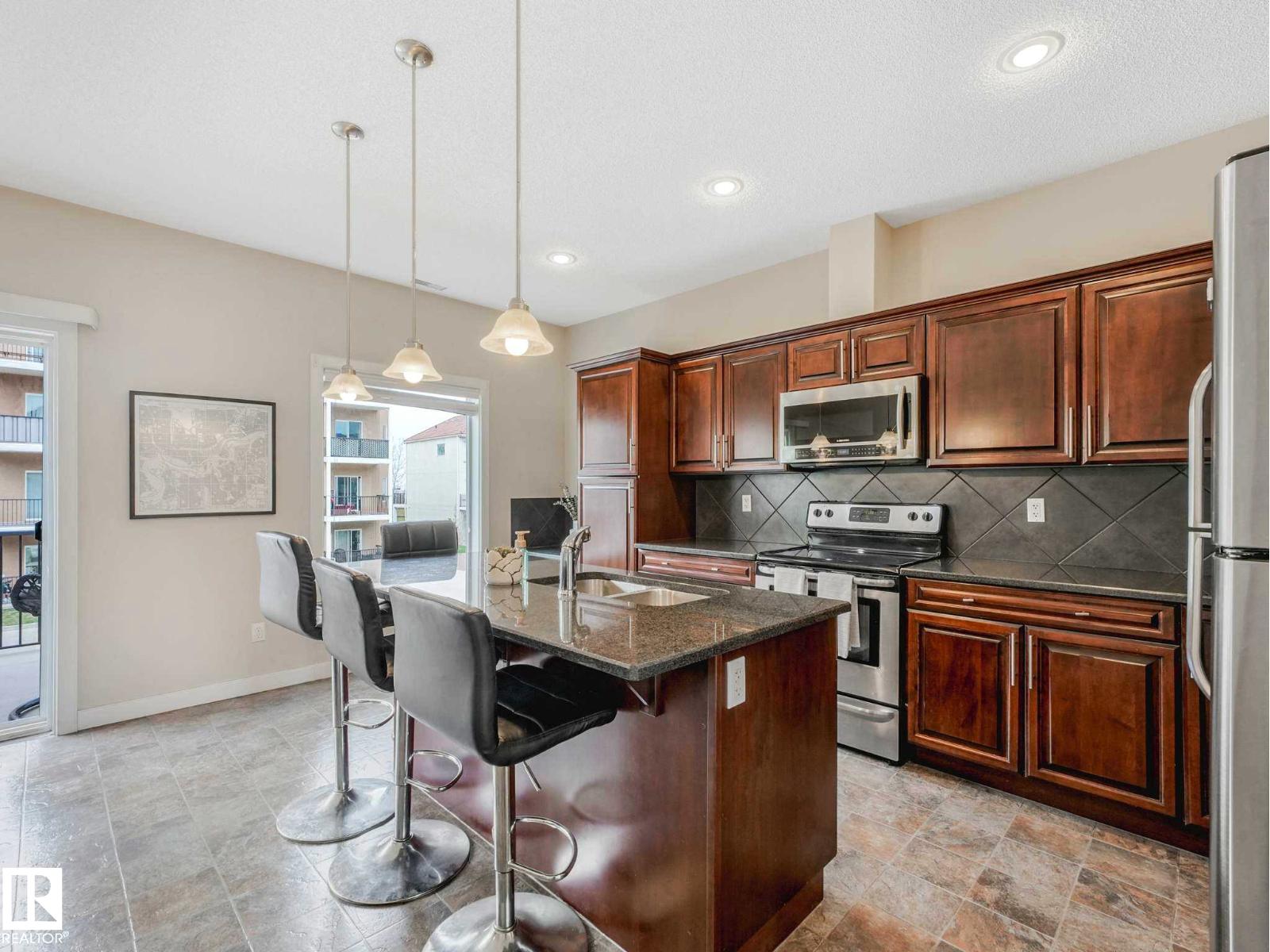 #37 13825 155 AV NW, Edmonton