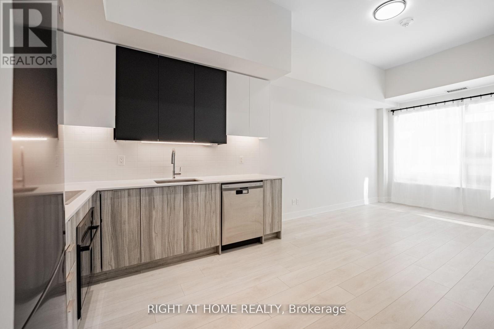 #451 2485 TAUNTON ROAD - 12