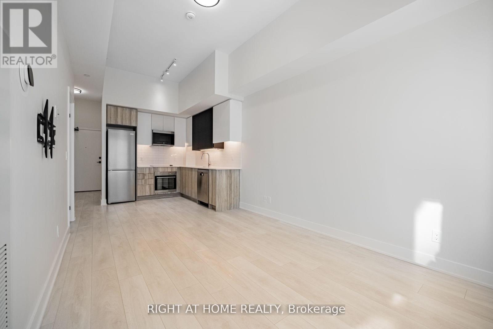 #451 2485 TAUNTON ROAD - 14