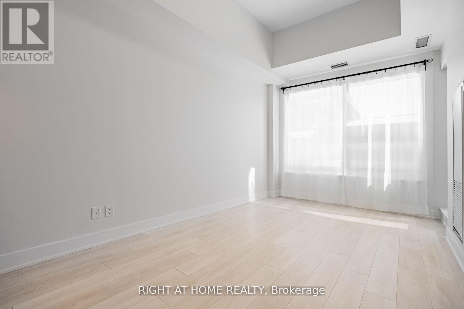#451 2485 TAUNTON ROAD - 18