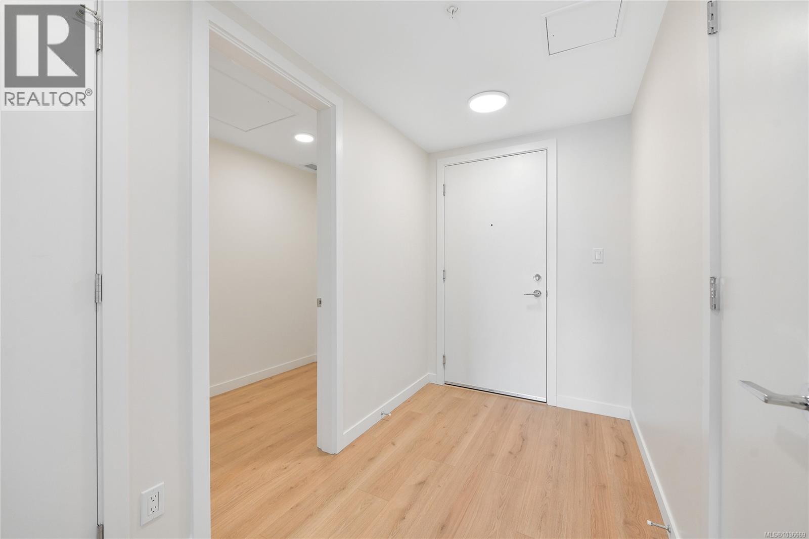 #304 899 Esquimalt Ave - 25