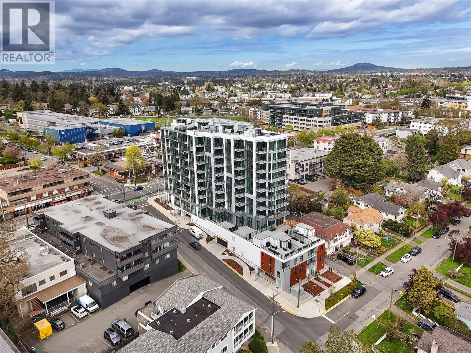 #304 899 Esquimalt Ave - 32