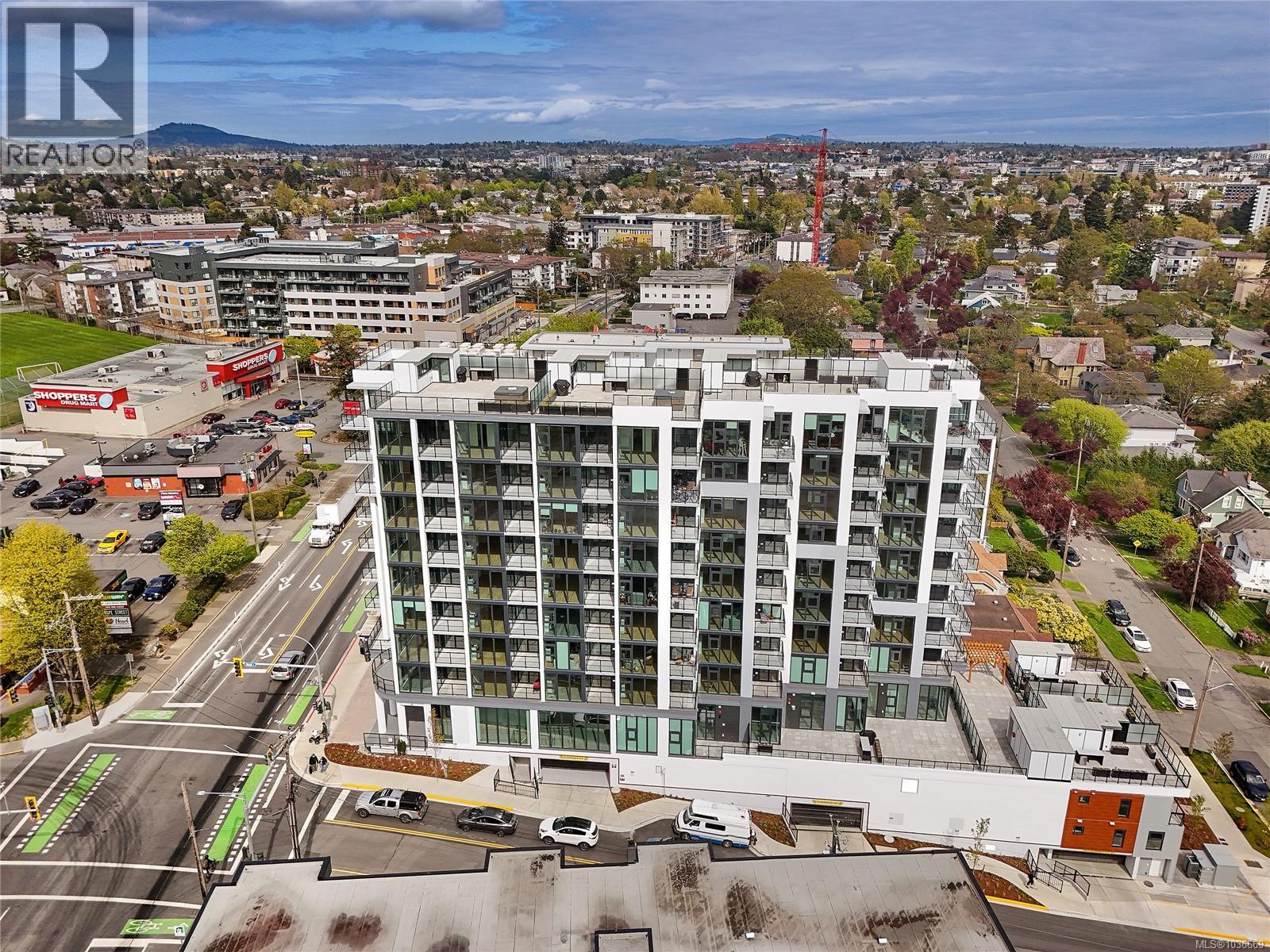 #304 899 Esquimalt Ave - 35