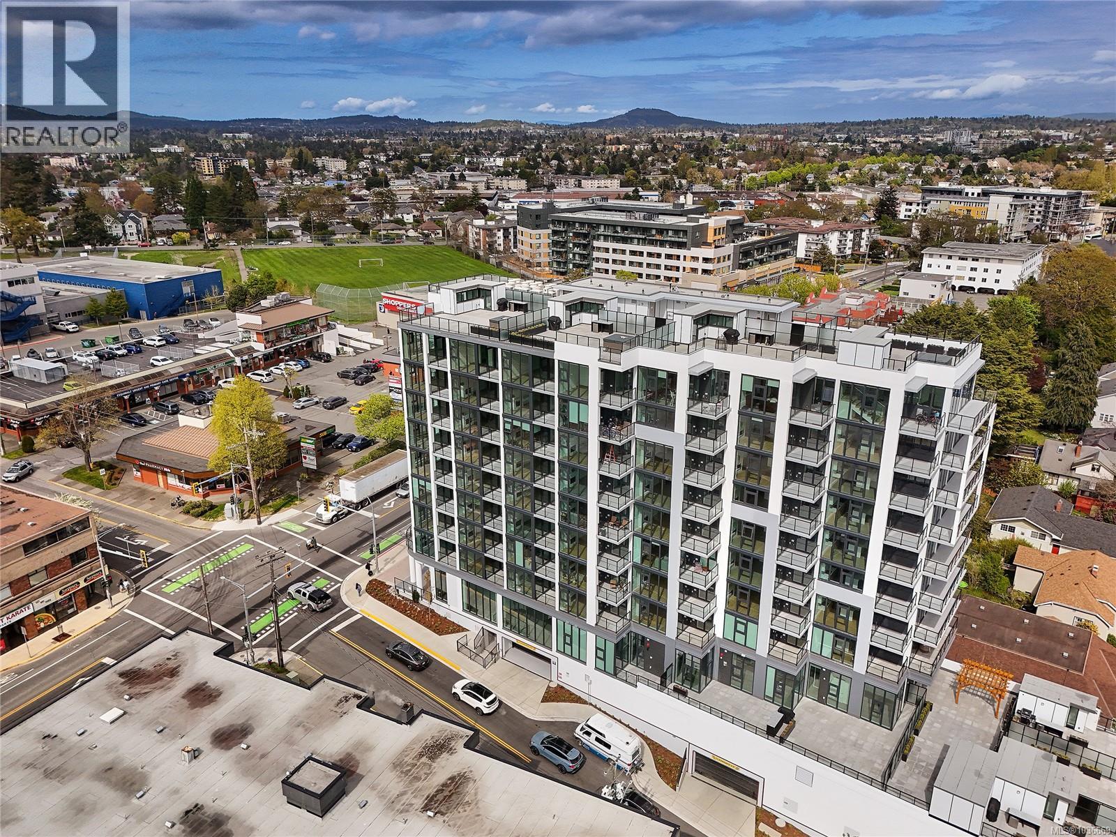 #304 899 Esquimalt Ave - 36