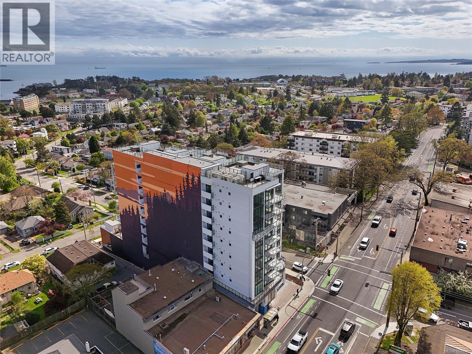 #304 899 Esquimalt Ave - 40
