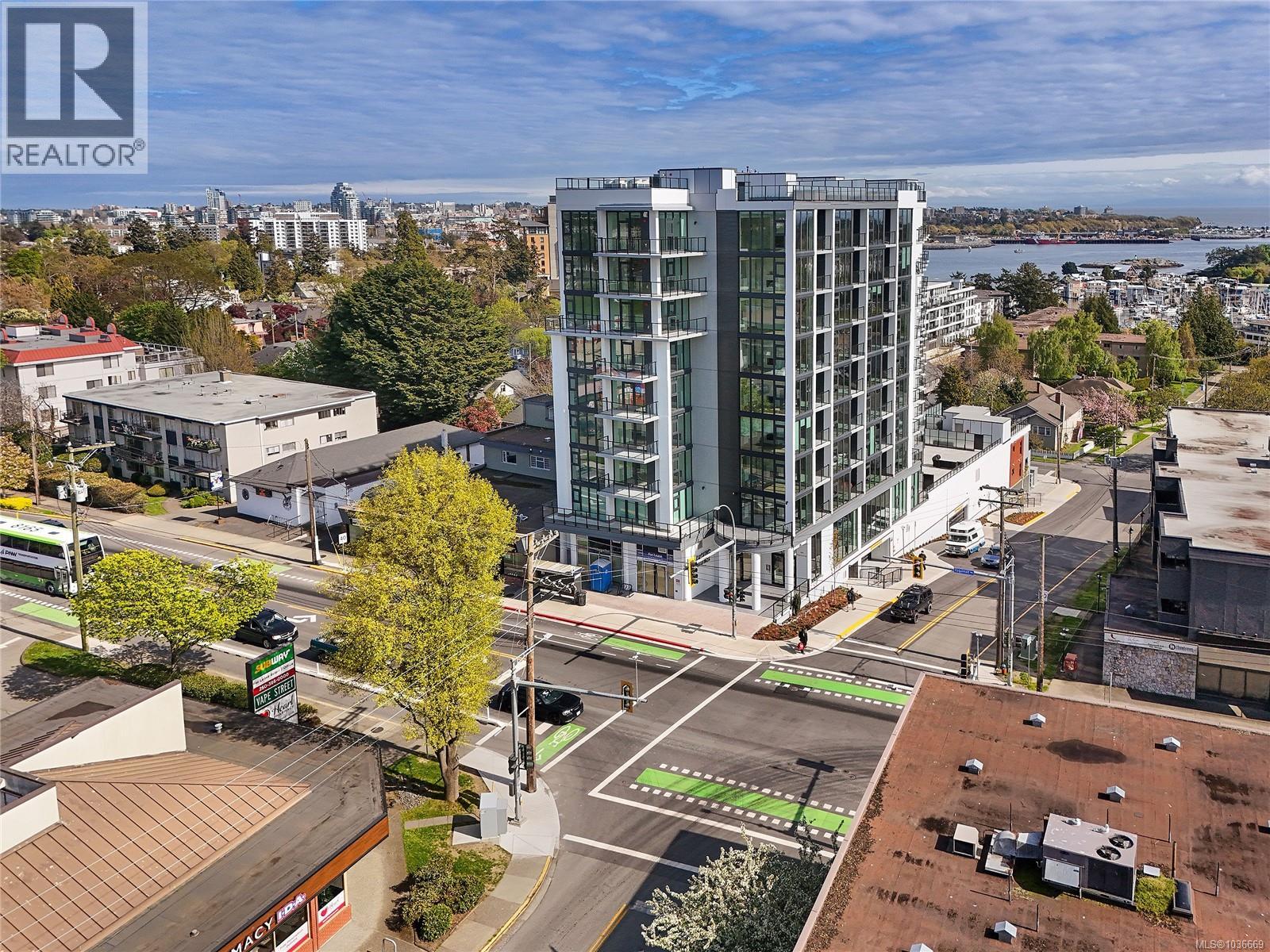 #304 899 Esquimalt Ave - 44