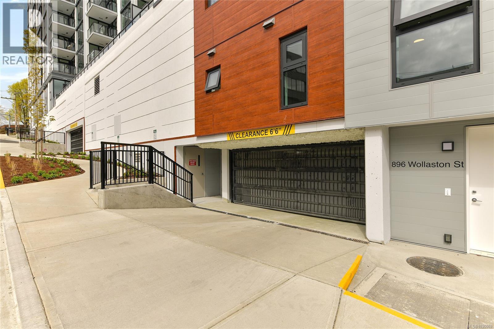 #304 899 Esquimalt Ave - 53