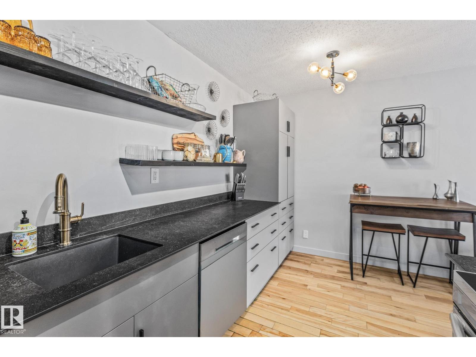 14222 91 AV NW - 10