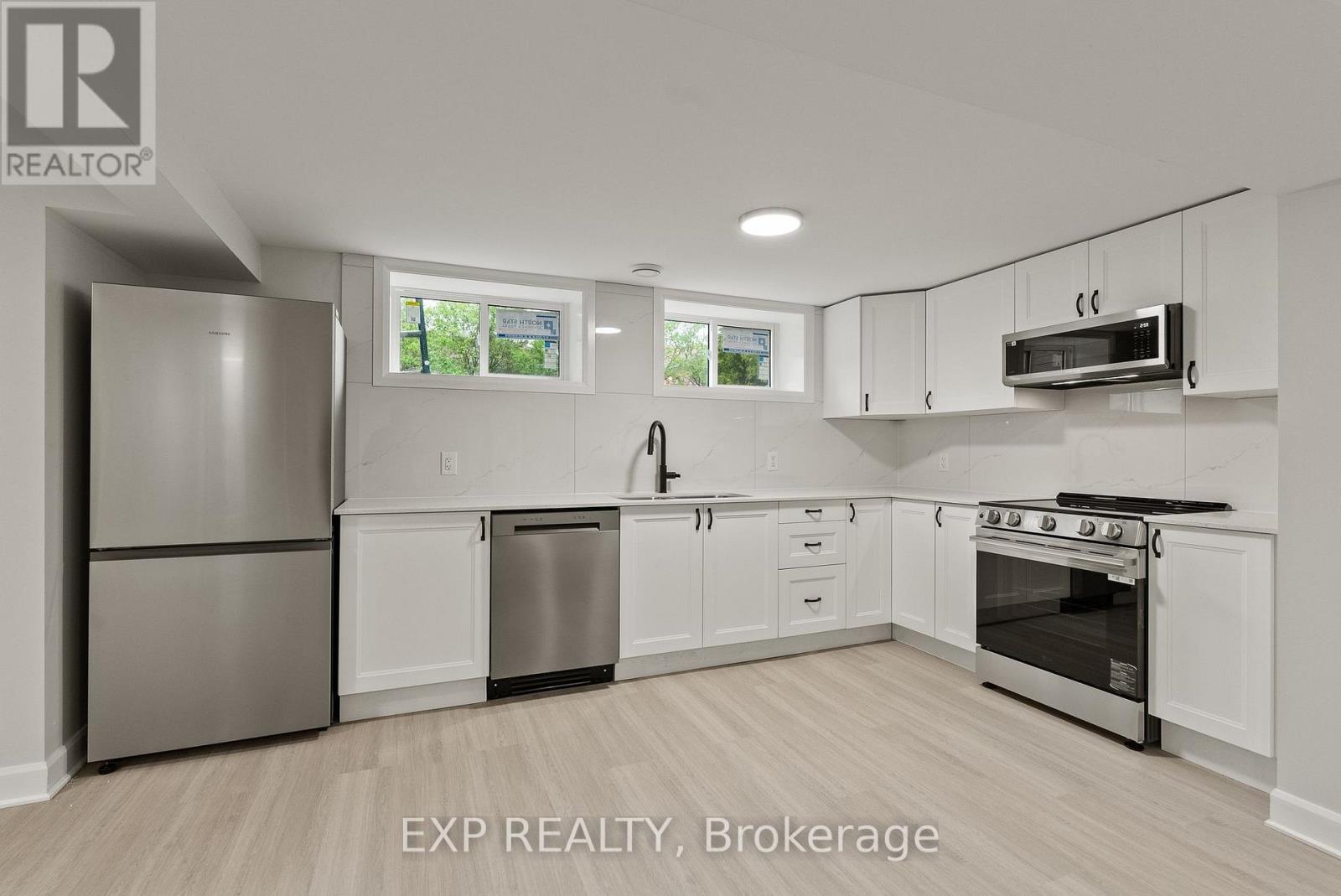 2393 SHELDON AVENUE - 32
