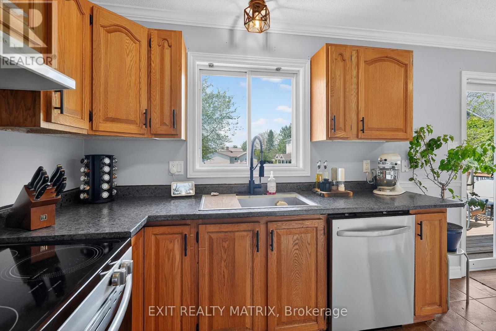 714 DES CEDRES AVENUE - 10