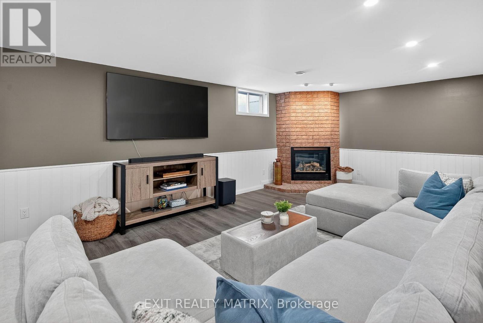 714 DES CEDRES AVENUE - 21